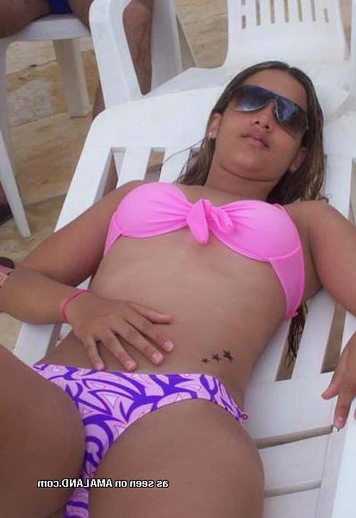 15P Hot Latina babes in their bikinis