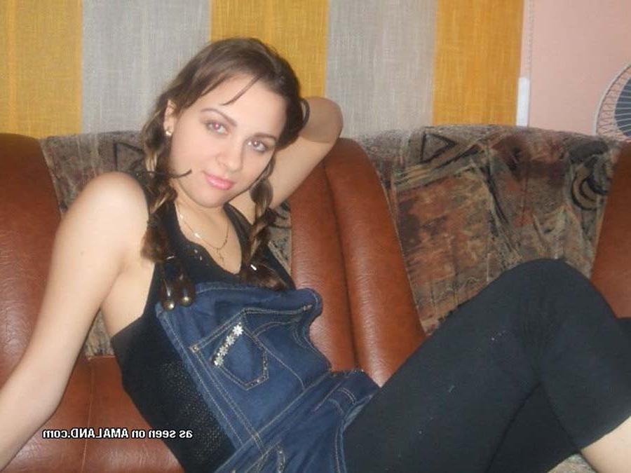 15P Amateur Latina posing for her BF