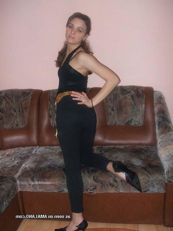 15P Amateur Latina posing for her BF