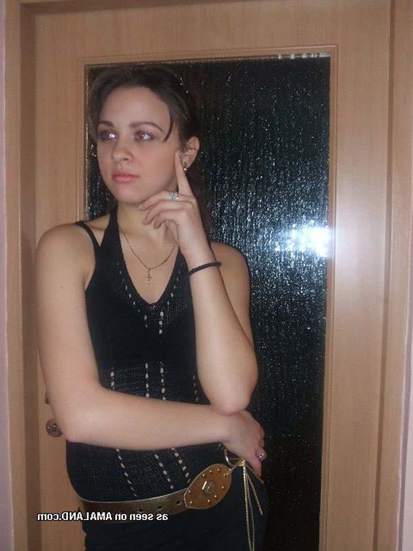 15P Amateur Latina posing for her BF