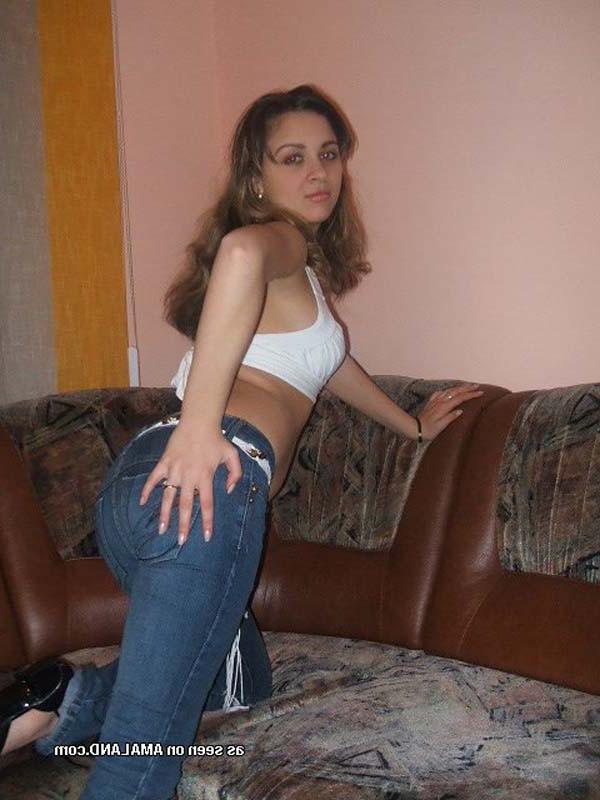 15P Amateur Latina posing for her BF