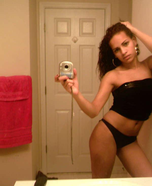 15P Collection of Latina selfshooting pics