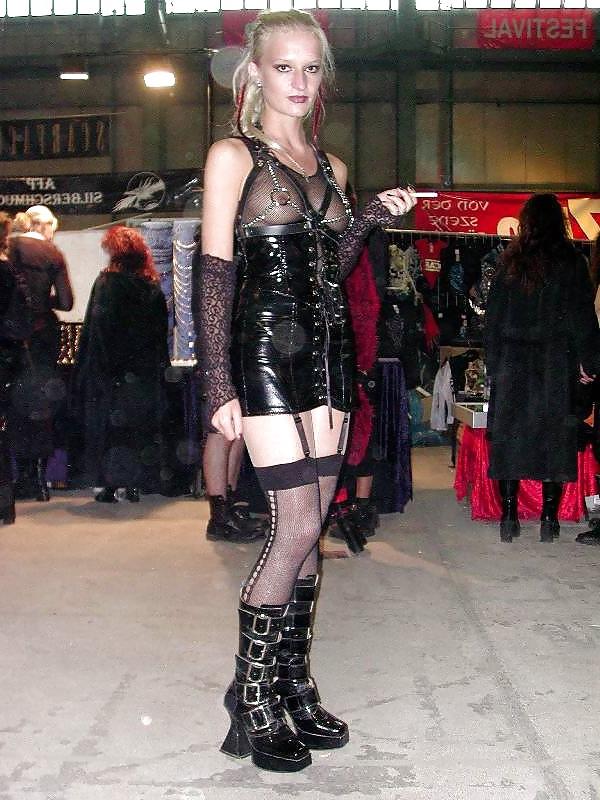 25P Latex Girls