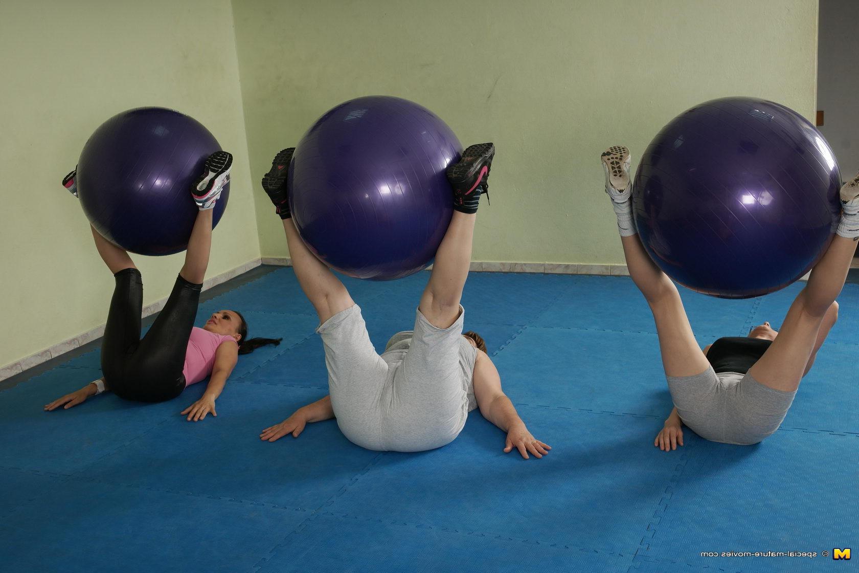 16P Get ready for another naked mature gymclass