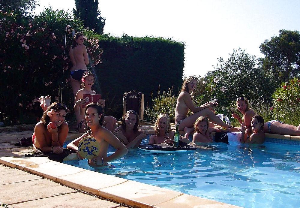25P Girls in Groups 21