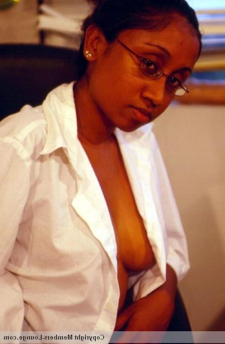 12P Sweet babe shows her tits