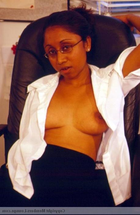 12P Sweet babe shows her tits
