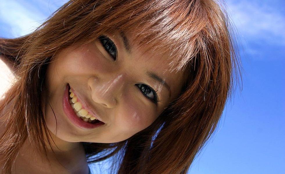 16P Asian beach bunny is a model who likes water