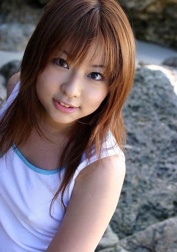 16P Asian beach bunny is a model who likes water