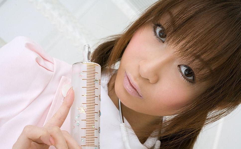 16P Pretty Asian nurse in stockings