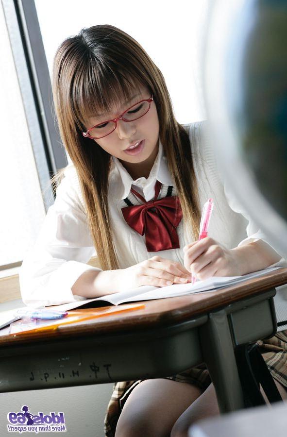 16P Yume is cute in her school uniform