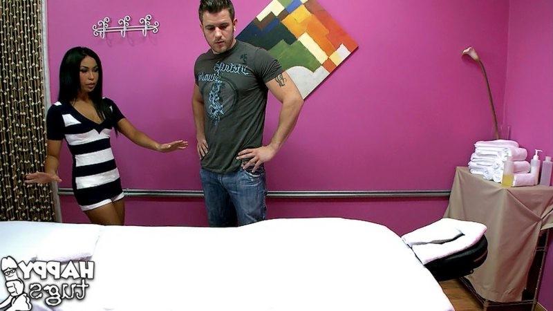 16P Guy gets filmed while fucking his asian masseuse