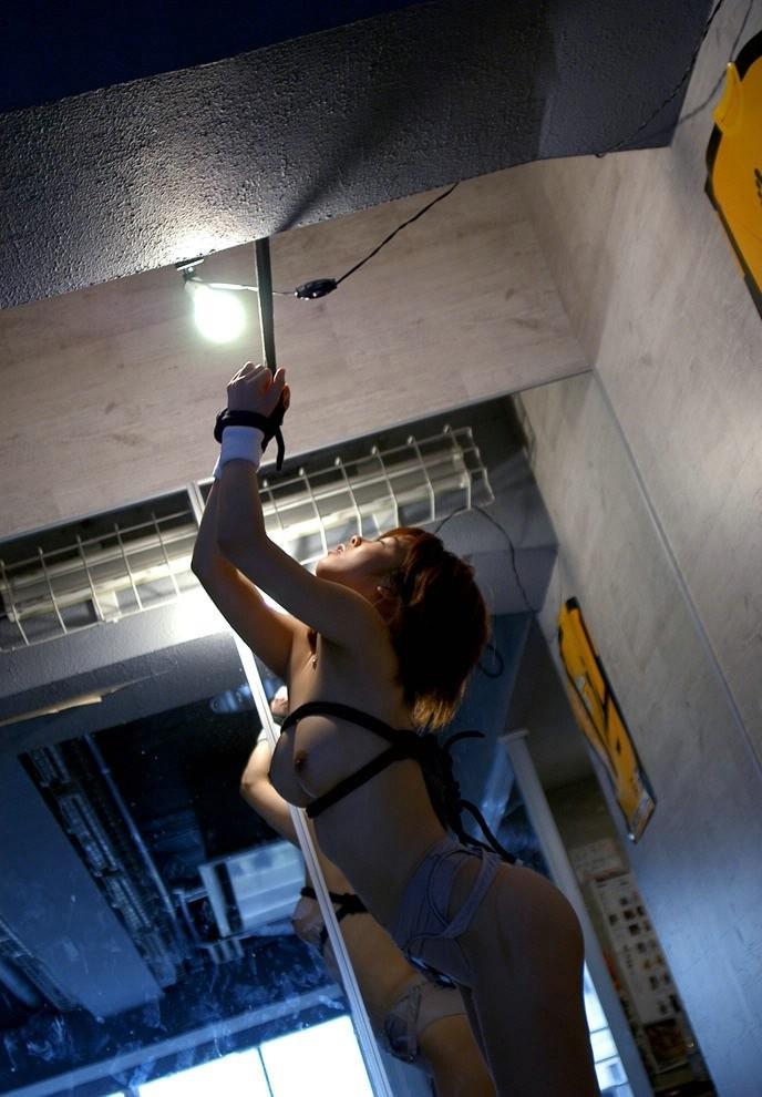 15P Busty Japanese girl fingered and toyed hard in gym