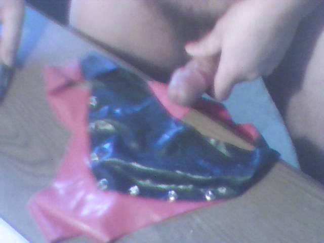 16P Im latex bikini