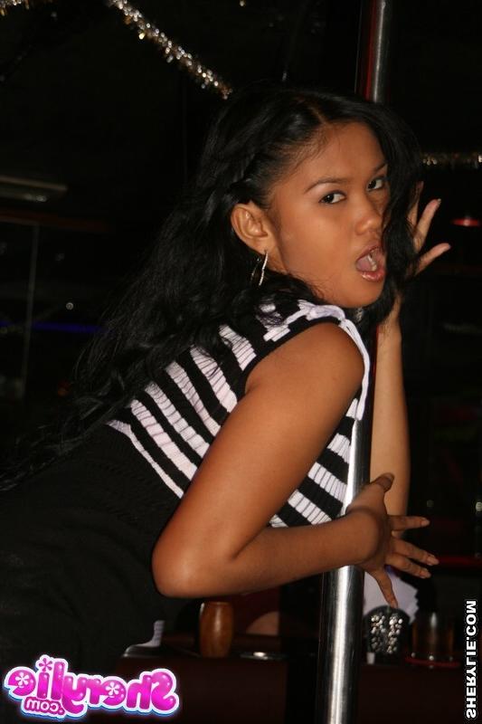 15P Sherylie plays and kiss a girl at night club