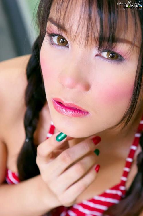 15P Asian hottie naked at the gym