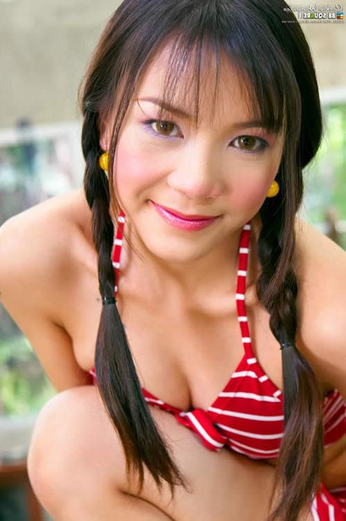 15P Asian hottie naked at the gym