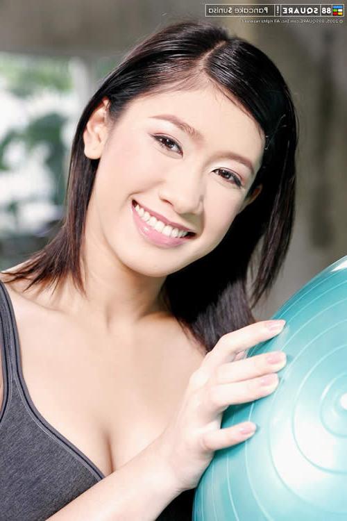 15P Sweet asian cutie naked at the gym