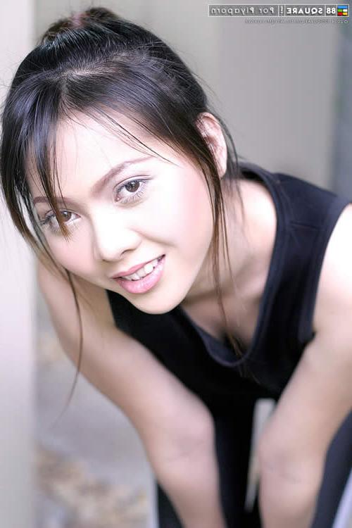 15P Asian cutie naked at the gym