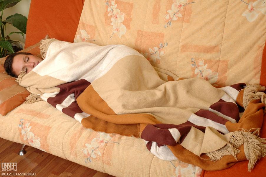 13P Cutie waking a sleepy chick with hot kisses before wild numbers game in bed