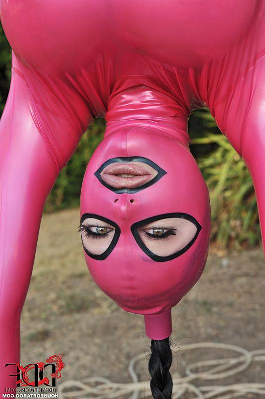 16P Latex Lucy Babe in pink latex sucking cock
