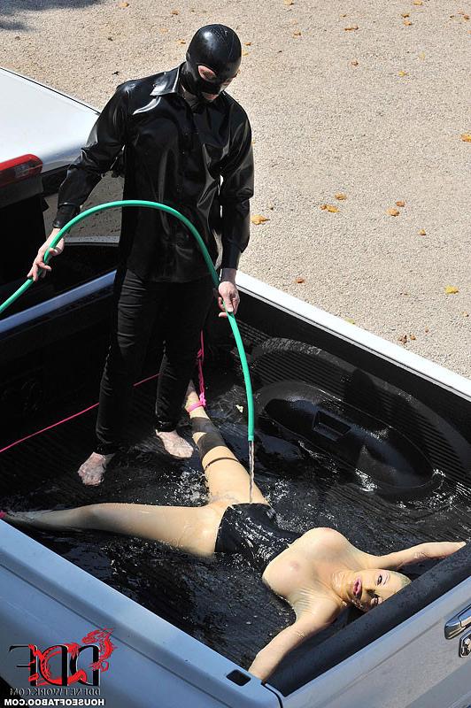 16P Latex Lucy Disciplined With Water