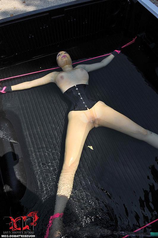 16P Latex Lucy Disciplined With Water