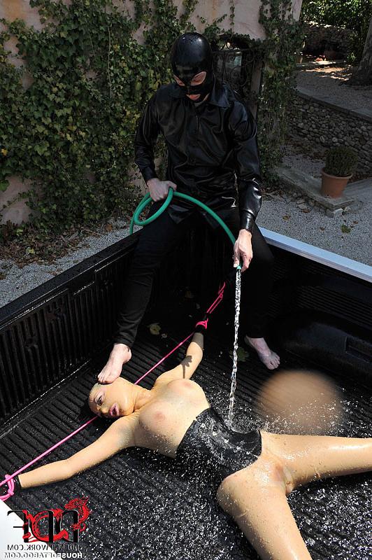 16P Latex Lucy Disciplined With Water