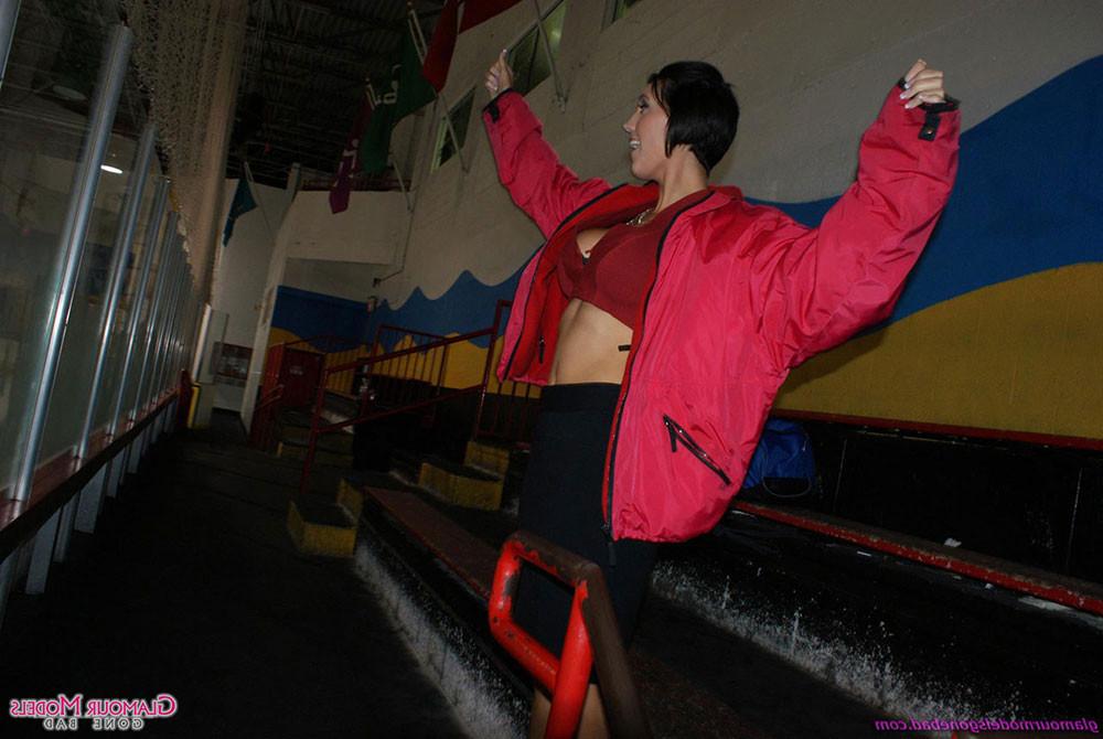 15P Dylan Ryder hooks up with the hockey coach after practice