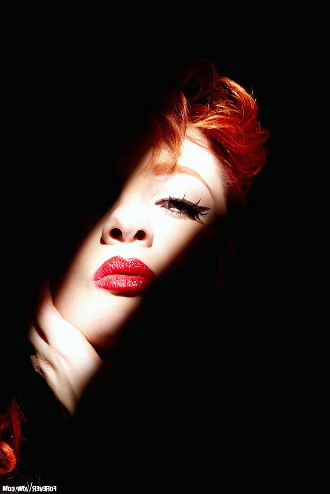 15P Ulorin Vex shows her beautiful tits