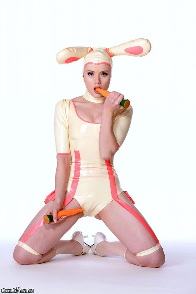 15P Mosh brings back a different kind of delicious thrill in her sexy latex bunny ou