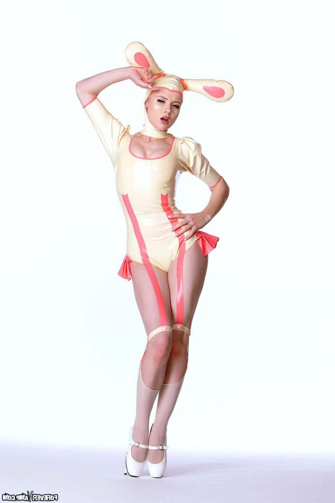 15P Mosh brings back a different kind of delicious thrill in her sexy latex bunny ou