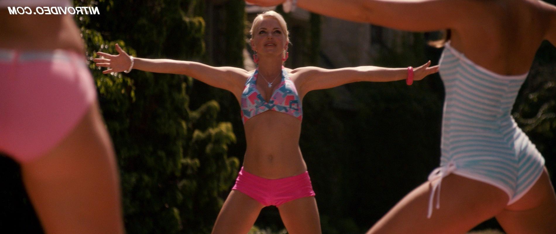 15P Sexual blonde Anna Faris in The House Bunny