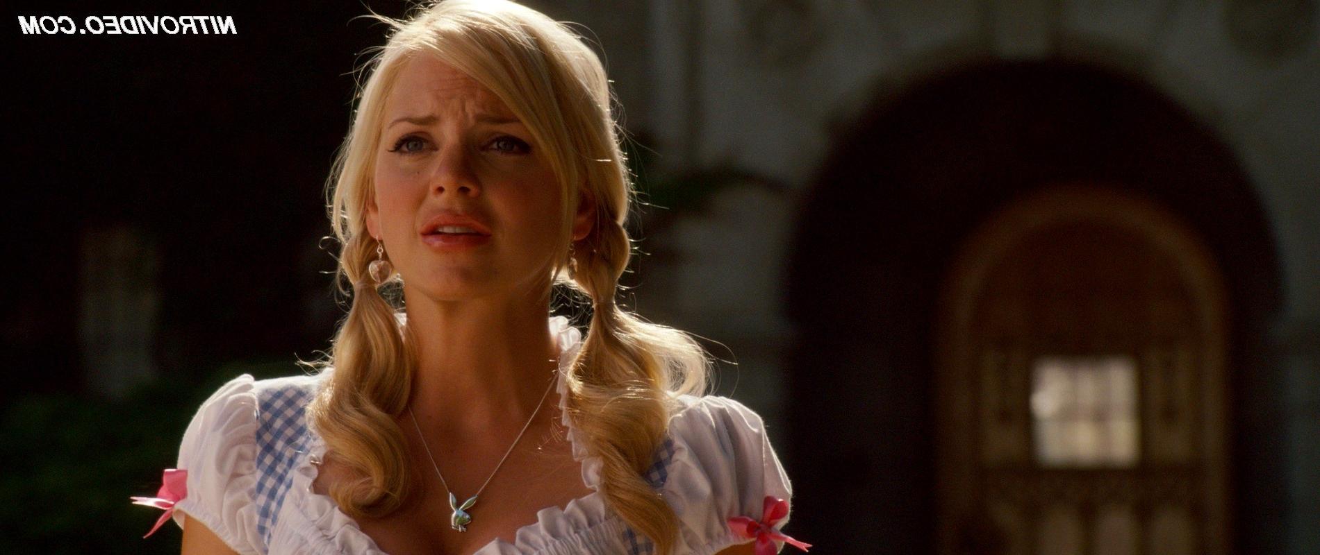 15P Sexual blonde Anna Faris in The House Bunny