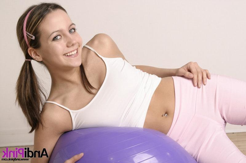 15P Cute amateur model Andi Pink at the gym
