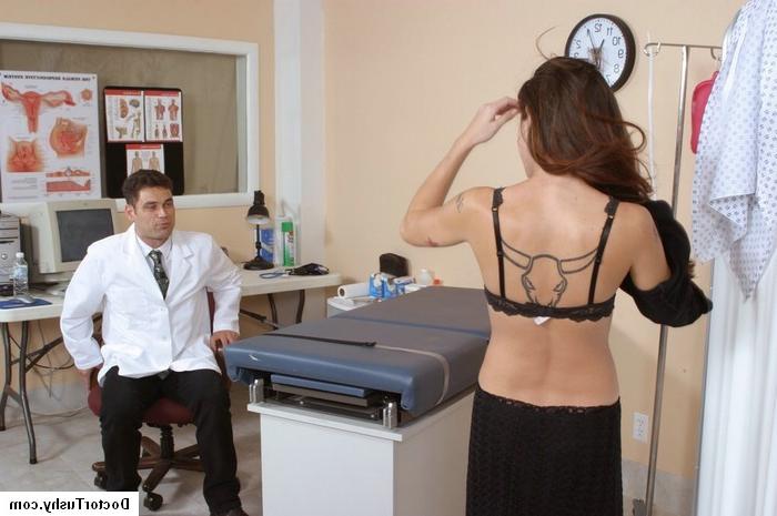 16P Kristy is visiting the gynecologist for the first time