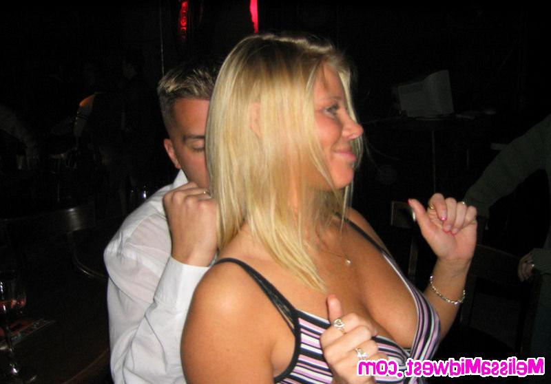15P Melissa Midwest Makes Out With Chicks At Club
