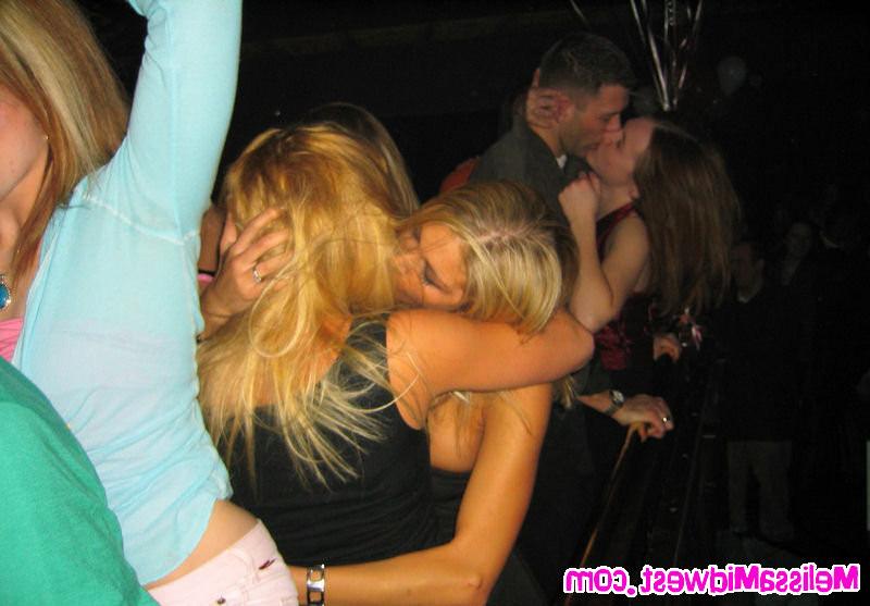 15P Melissa Midwest Makes Out With Chicks At Club