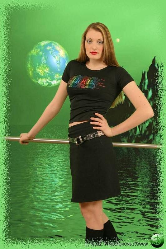 17P Gymnast in boots and mini skirt shows pussy