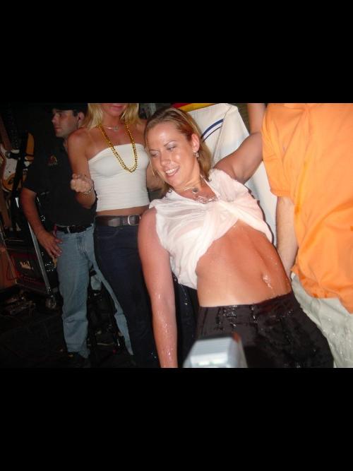 16P Drunk club sluts get wet and wild