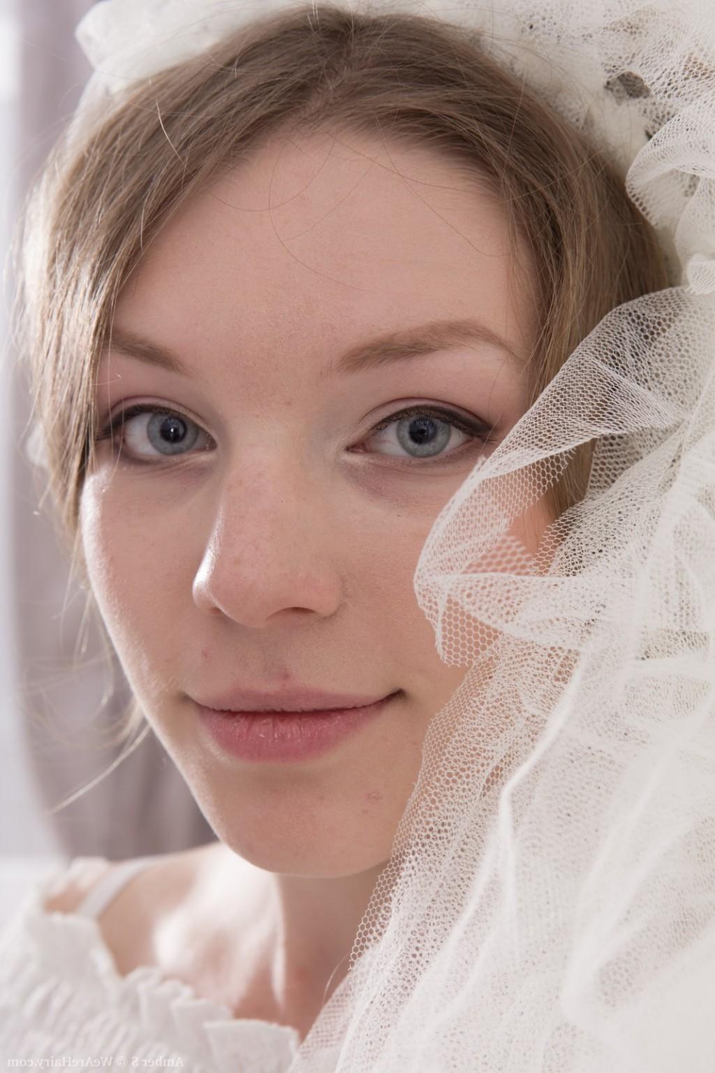 16P Amber S strips naked in her wedding dress 