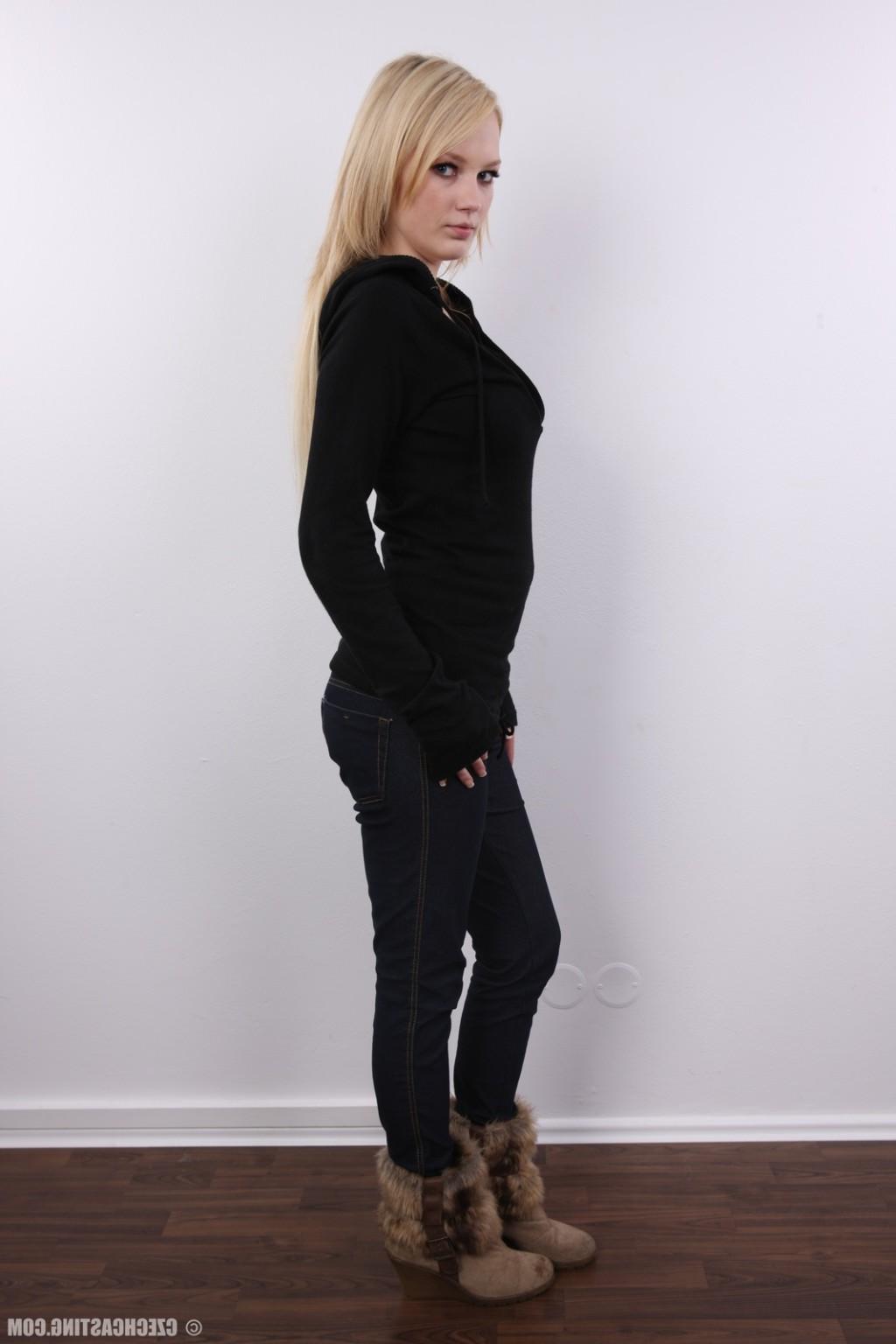 16P Blonde teen casting photos