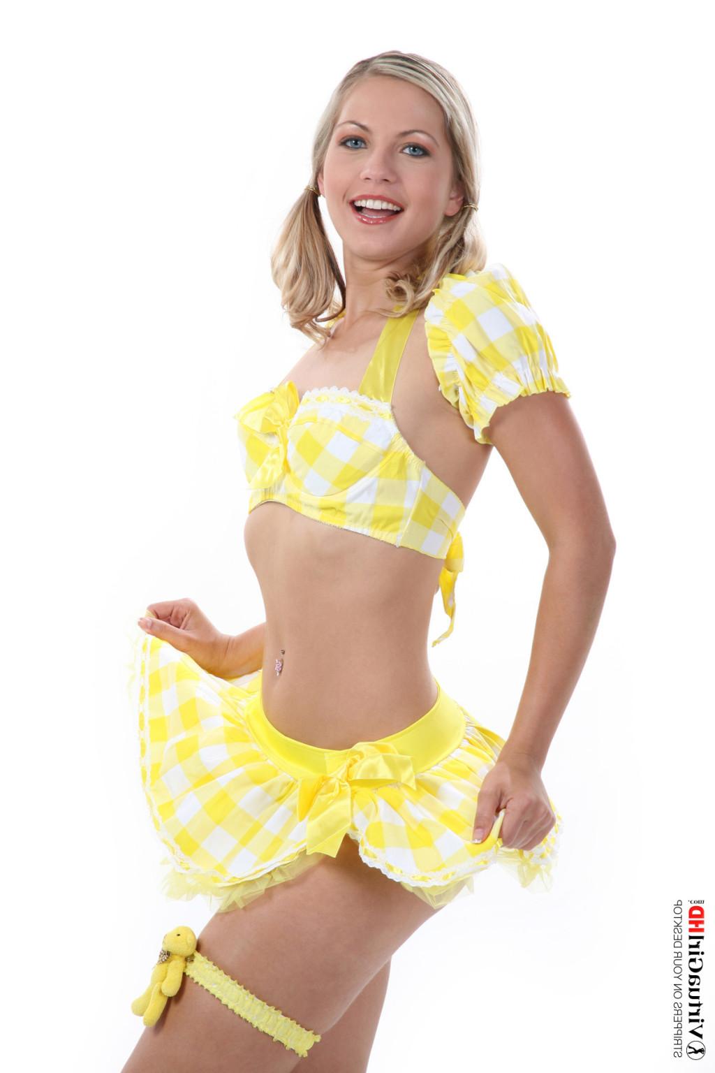 15P Stop watching pictures and get Jenni Gregg stripping on your desktop