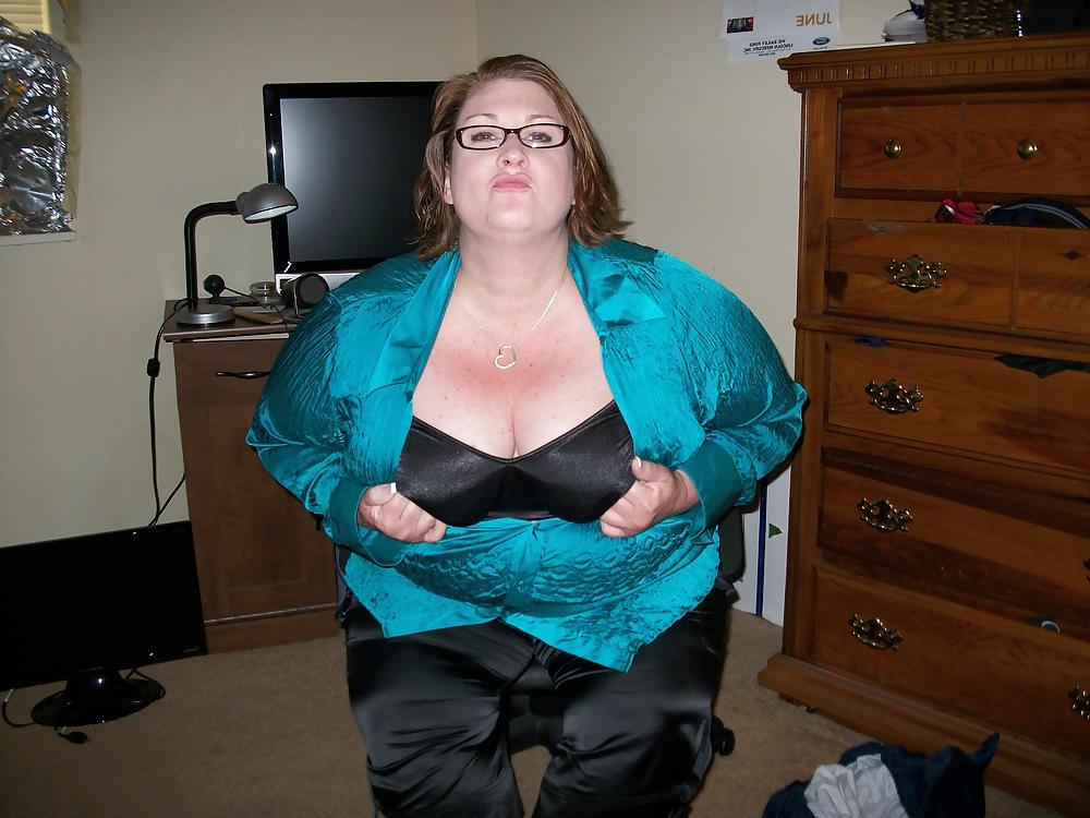 9P Green and black satin