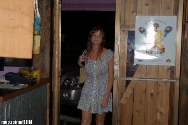 15P Sexy redheaded milf gets her wet pussy filled by the hunter