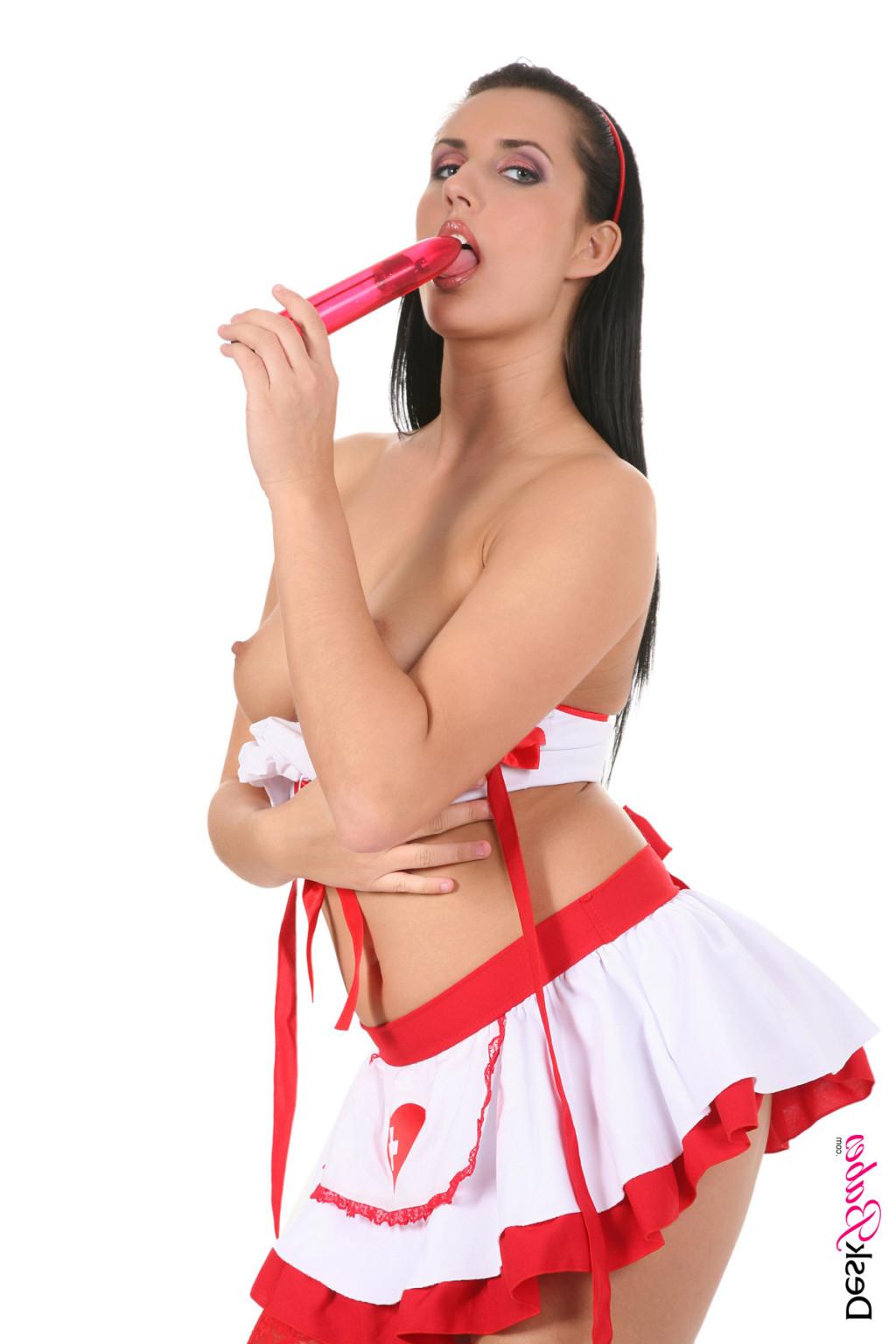 15P Stop watching pictures and get Melissa Ria stripping on your desktop