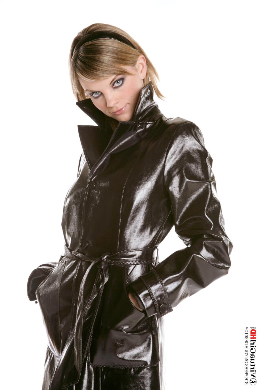 15P Stop watching pictures and get Maggie stripping on your desktop