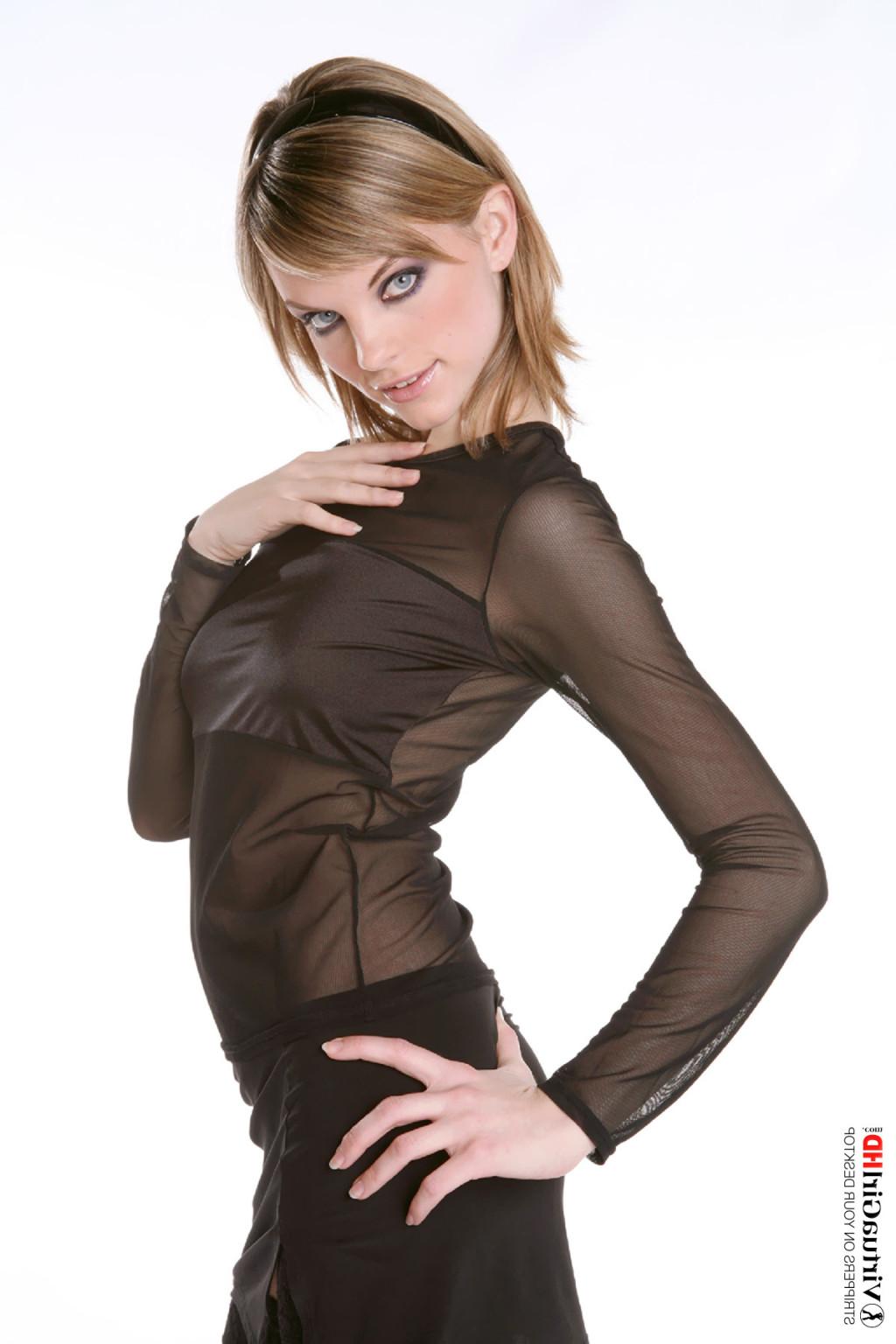 15P Stop watching pictures and get Maggie stripping on your desktop
