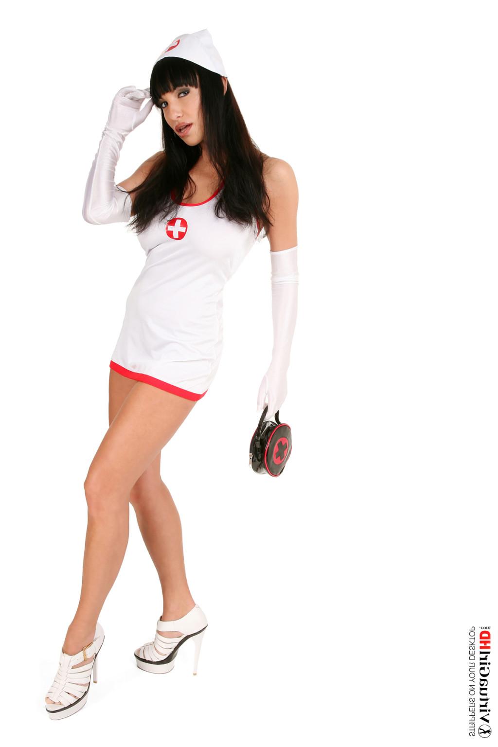 15P Stop watching pictures and get Marta stripping on your desktop