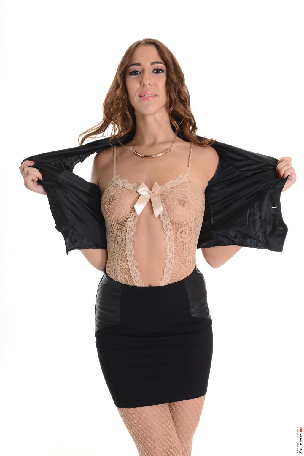 15P Stop watching pictures and get Shelly stripping on your desktop